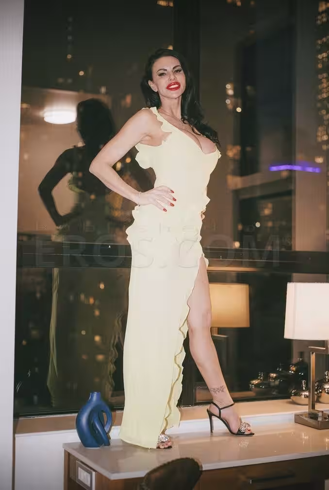 Escort Piper Press and Sophia West in Bloomington, MN