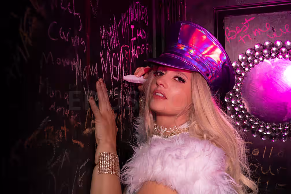 Escort/Massage/S&M Nicki Montgomery / Lady MGM in Boca Raton, FL