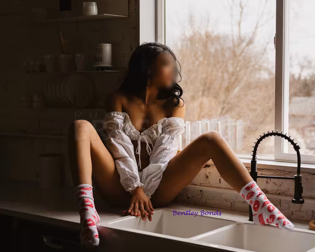 Escort/Massage/S&M Bentley Bonds in Chicago, IL