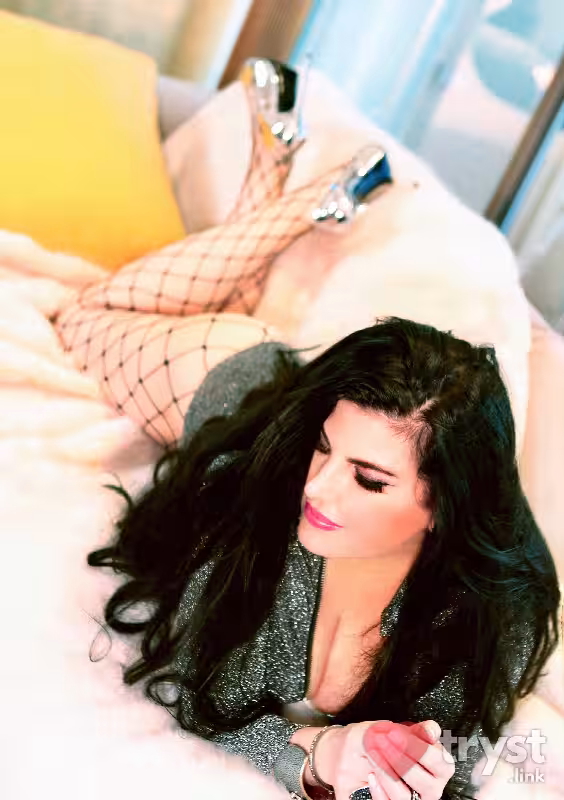 Escort/Massage/S&M Isabella of Chicago / Autumn in Chicago, IL