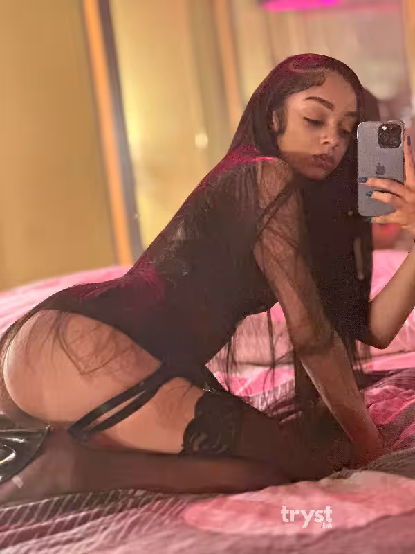 Escort Queen London / Honey in Chicago, IL