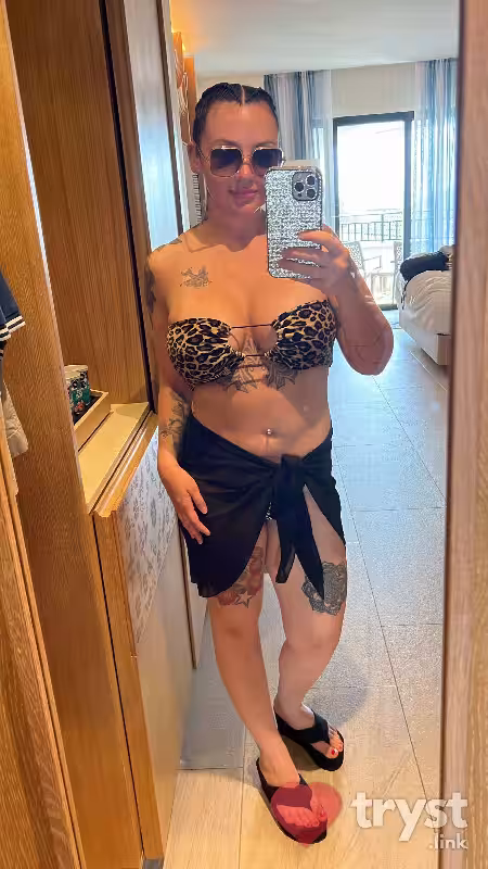 Escort Julia in Cleveland, OH