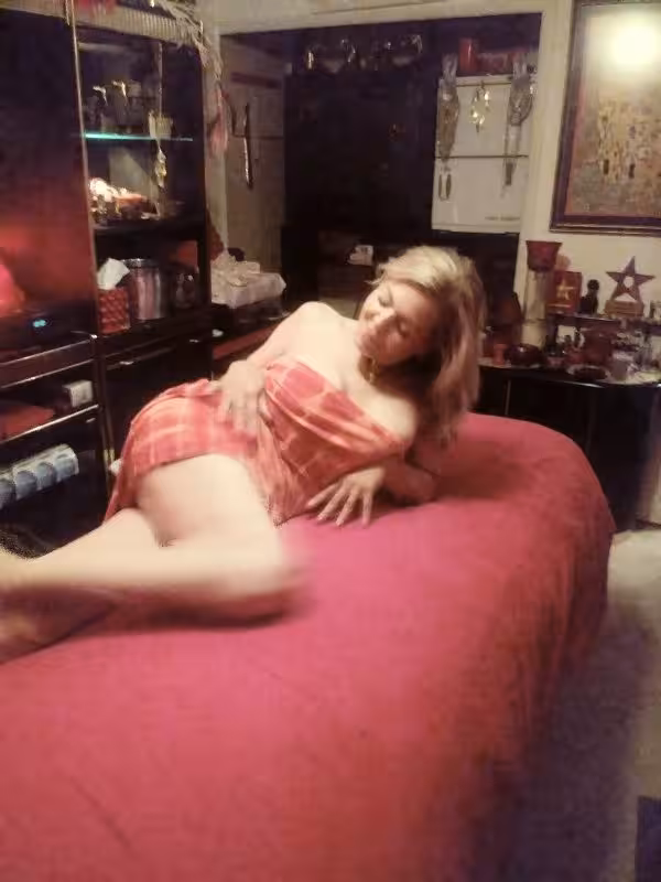 Massage Vivian in Detroit, MI