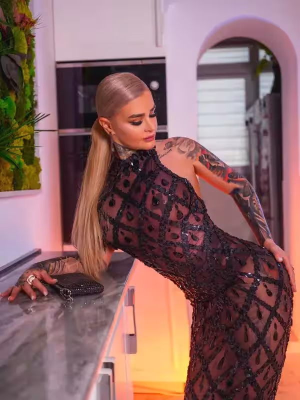 Escort Mona in Edison, NJ