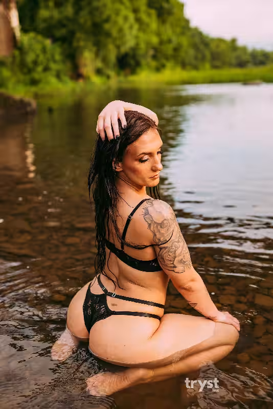 Escort Anna Pawgs in Fayetteville, AR