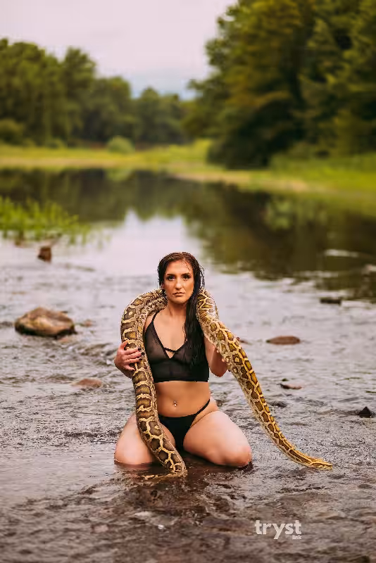 Escort Anna Pawgs in Fayetteville, AR