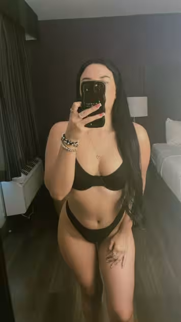 Escort Pequeña in Fort Lauderdale, FL