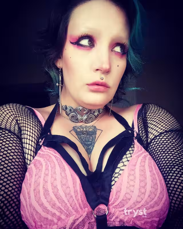 Escort/S&M Kitty Zara in Indianapolis, IN