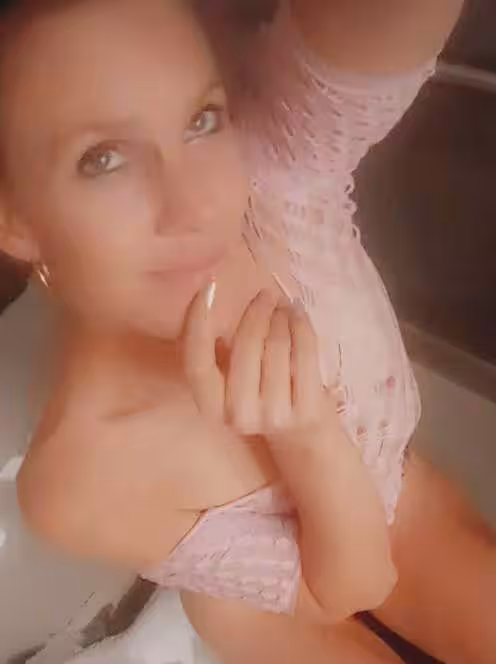 Escort Ashley James in Jacksonville, FL