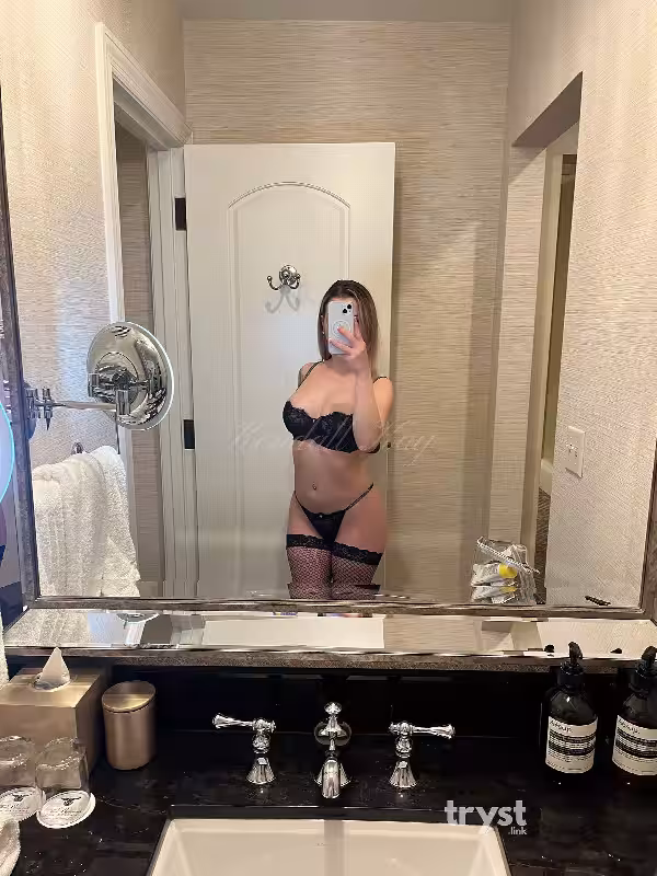 Escort Aminah Kay / Kendall Kay in Kansas City, MO