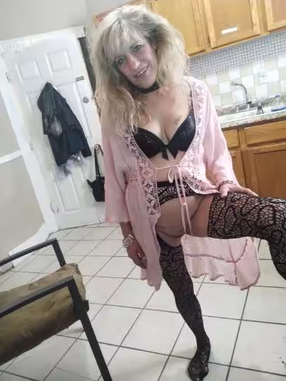 Escort Sandy in Lakewood, OH