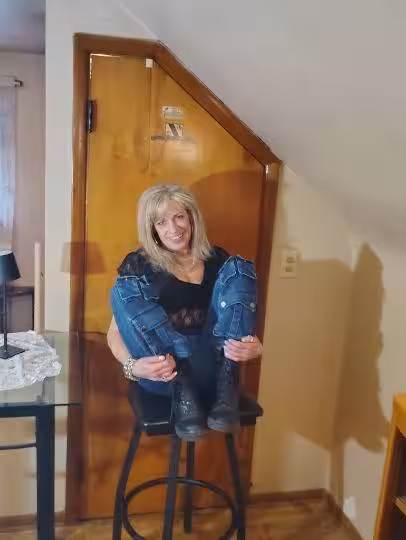 Escort Scizzors in Lakewood, OH