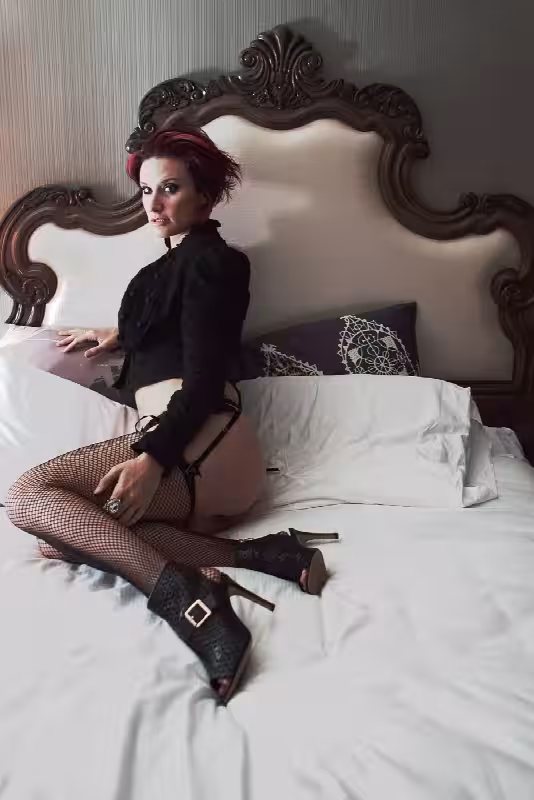 Massage/S&M Luxaura in Los Angeles, CA