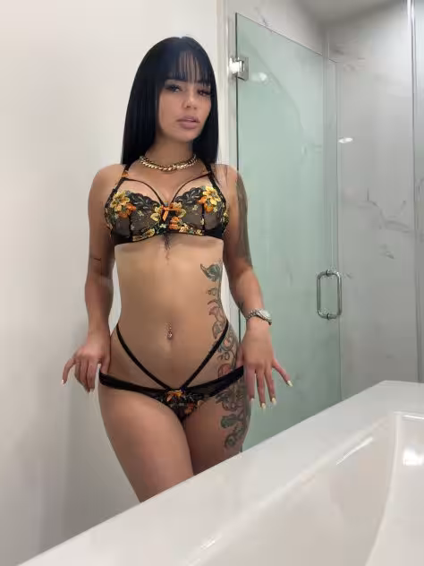 Escort Lore in Miami Beach, FL