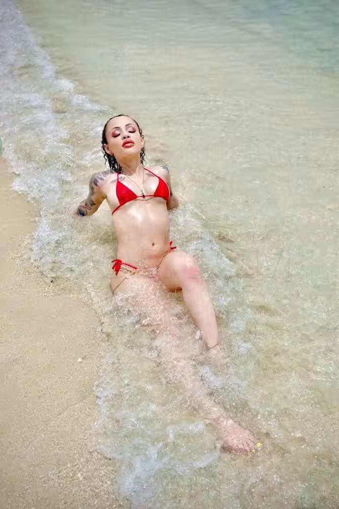 Escort Holly Hendrix in Miami, FL