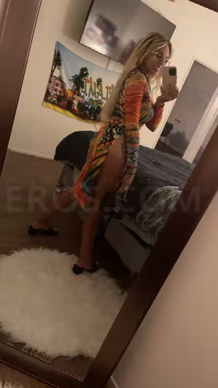 Escort Zoe Clark in Miami, FL