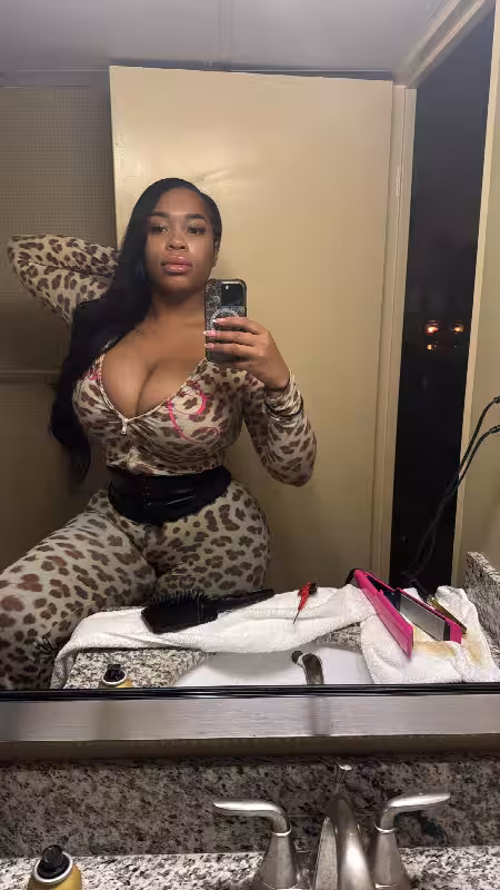 Escort Ariel in Norfolk, VA