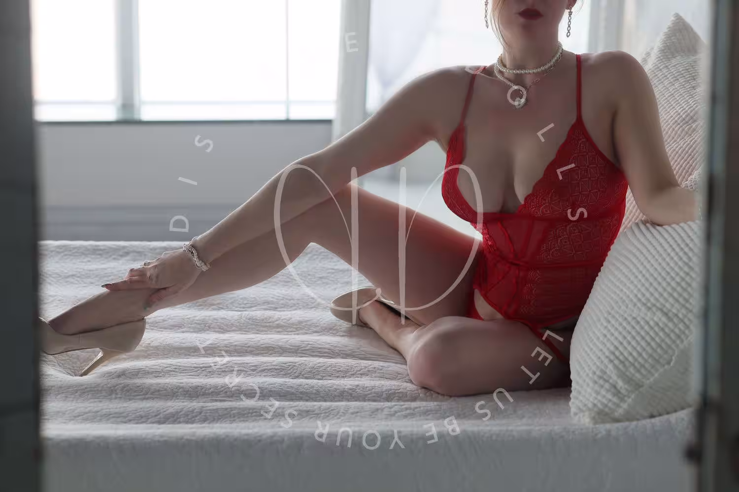 Escort Aeryn Monroe in Oakville, MO