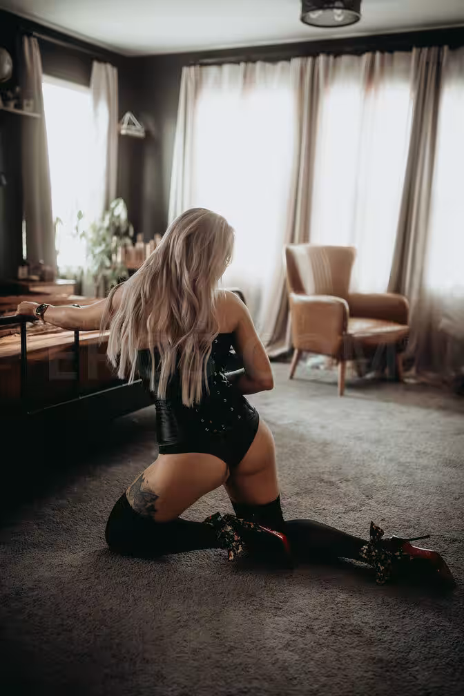 Escort Vivienne Grey / VGrey in Raleigh, NC