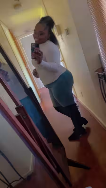 Escort Robyn Parks in Sacramento, CA