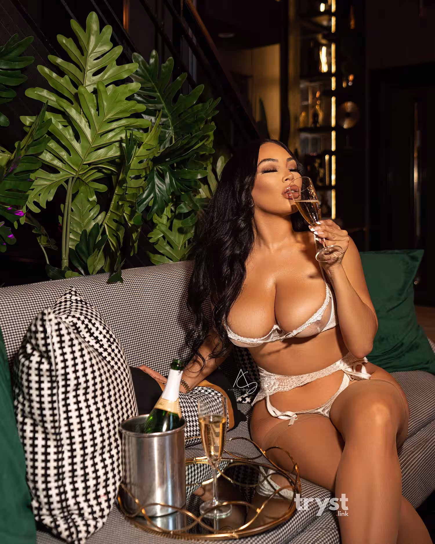 Escort Riley Kai in San Diego, CA