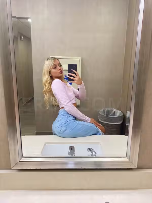 Massage Chloe Lee / Alexis Moore in Scottsdale, AZ