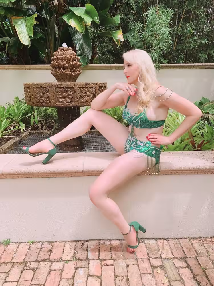 Escort Claire Carraway in Tampa, FL