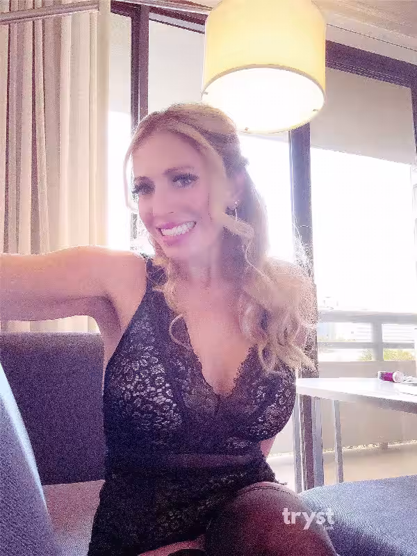 companion Vixen Nicole / Blonde Bunny in Temecula, CA