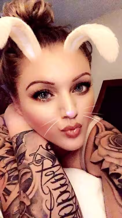 Escort Courtney Caliente in Walnut Creek, CA