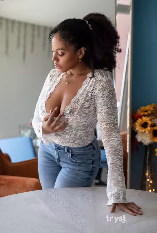 Escort Sanaa Steele / Simone ArcherSimone Archer in Washington, D.C., DC