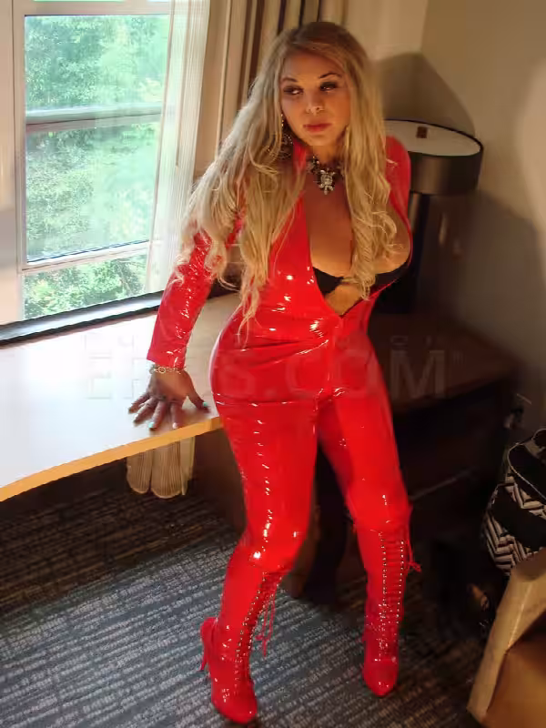 Escort/Massage/S&M TS Mommy Pompadour in Woburn, MA